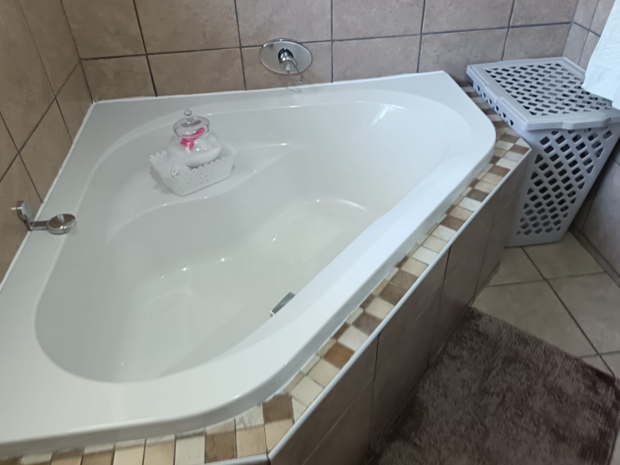 4 Bedroom Property for Sale in Carters Glen Northern Cape